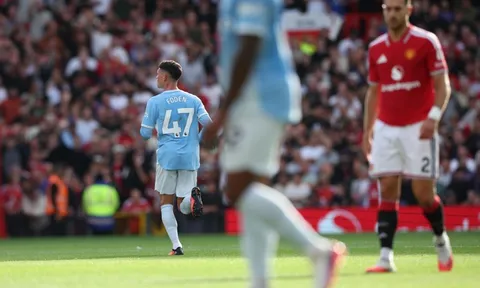 Foden chọc tức CĐV MU khi rời sân Old Trafford
