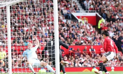 Toàn cảnh bàn thua tranh cãi của Man Utd trước Man City