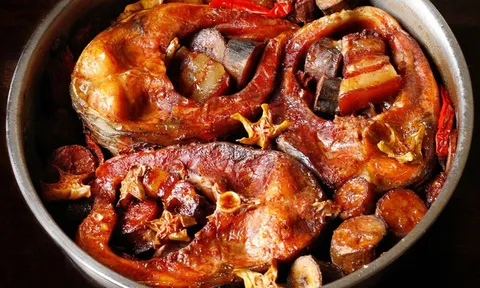 Mẹo kho cá nhanh nhừ xương, thịt vẫn chắc thơm và đậm vị