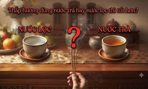 Thắp hương dùng nước trà hay nước lọc thì tốt hơn?