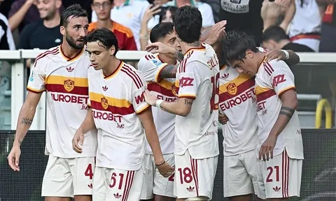 Đả bại Torino 2-0, Roma bay cao trên đỉnh Serie A