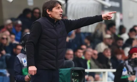 MU nhắm Antonio Conte thay thế Michael Carrick