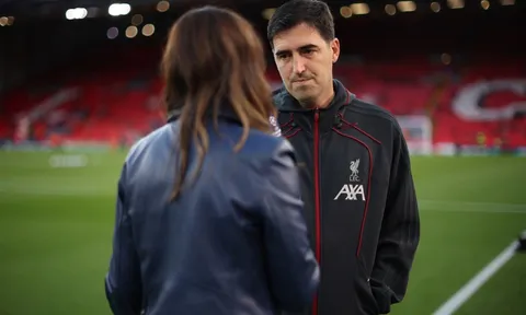 Liverpool hụt hơi, HLV Iraola tính tới phiên chợ Đông