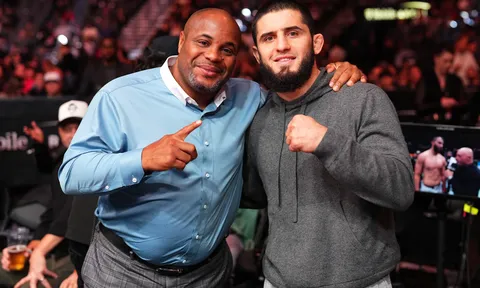 Cuộc khẩu chiến giữa Islam Makhachev và Jon Jones về ngôi vị GOAT: Khi vết nhơ doping bị đào xới