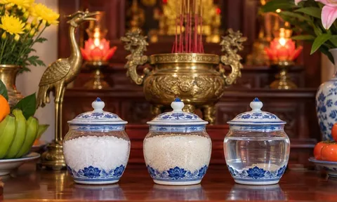 Khi nào nên thay hũ gạo, muối, nước trên ban thờ?