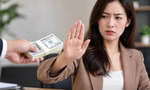 Người khôn ngoan sẽ không vội nhận tiền trong 3 trường hợp này