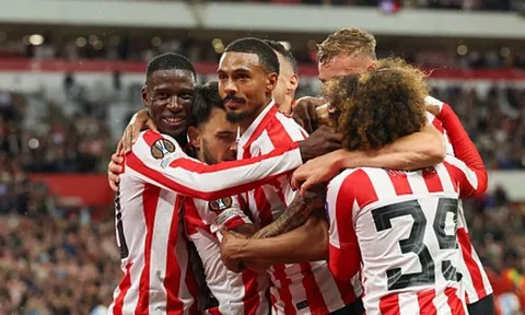 Thắng AZ 1-0, Sunderland phá dớp 52 năm tại châu Âu