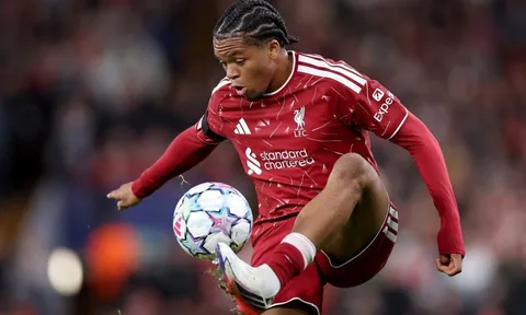 Liverpool gửi thông điệp đến Arsenal và Bayern về Rio Ngumoha