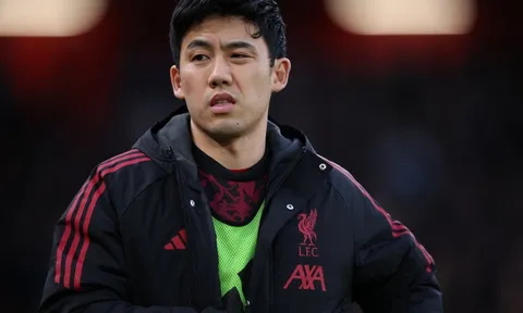 Liverpool tính bán Wataru Endo vào tháng Giêng