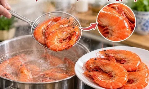 Cách luộc tôm đỏ au, hết tanh, ngọt thịt