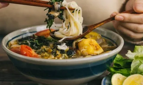 Ở Hà Nội có 5 món đặc sản mùa mưa chiều lòng mọi thực khách, trời càng lạnh ăn càng ngon, giá chỉ từ 12.000 đồng