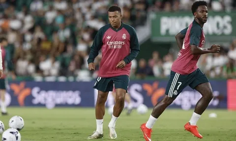 Vinicius chật vật thoát khỏi cái bóng của Mbappe tại Real