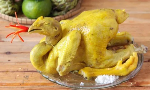 Cách luộc gà đông lạnh ngon ngọt, chắc thịt như gà tươi