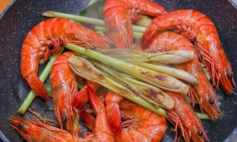 Cách luộc tôm không cần nước ngọt lịm, không tanh