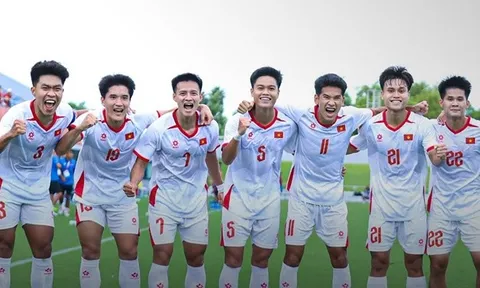 Lê Phát gánh vác hàng công U23 Việt Nam thay Đình Bắc