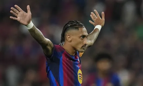 Raphinha khó hiểu trước thái độ của Atletico với Julian Alvarez
