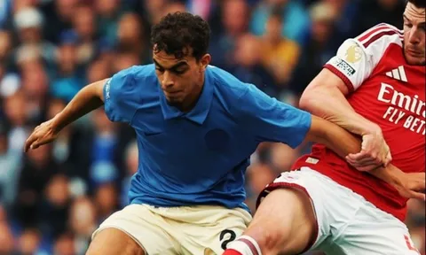 Vì sao Brighton mặc áo đấu đặc biệt trong trận gặp Arsenal?