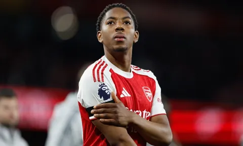 CĐV Arsenal chỉ trích Arteta vì để Lewis-Skelly dự bị