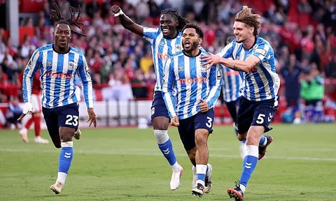 Hút chết nhờ VAR, Coventry bất ngờ quật ngã Nottingham Forest