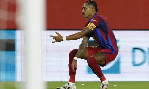 Hansi Flick ca ngợi Raphinha là thủ quân số một Barca