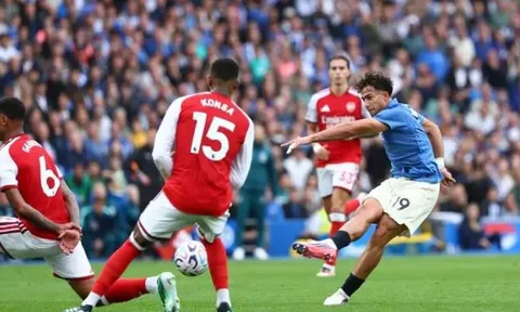Bức tường thép của Arsenal vỡ vụn tại Amex