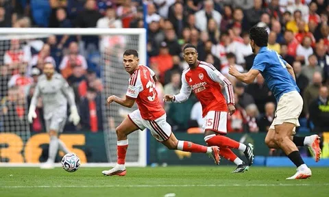 Troy Deeney khó hiểu khi Guimaraes chưa bị thay sau giờ nghỉ