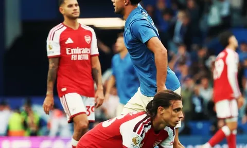 Hơn cả sẩy chân, thua Brighton là hồi chuông cảnh báo cho Arsenal