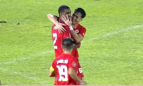 Ghi 3 bàn trong 6 phút, CAHN đè bẹp Đồng Nai