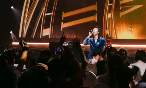 Dương Edward hát live tiếng Anh gây mê, visual “ông bố 2 con” còn chiếm spotlight