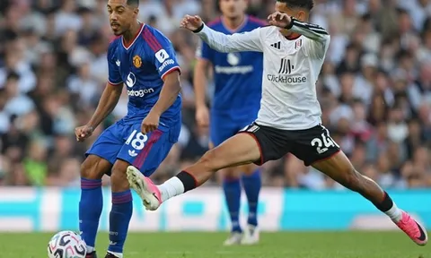 Saha chê MU thi đấu không thể chấp nhận trước Fulham