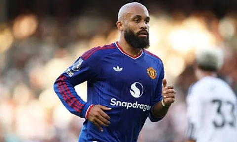 Neville chỉ trích 6 sao Man Utd hời hợt trước Fulham