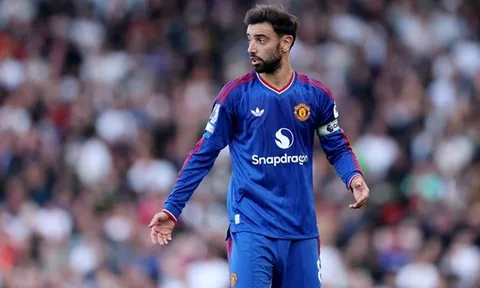 Bruno Fernandes phá vỡ hệ thống phòng ngự của Man Utd