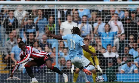 CĐV Man City phát cuồng với màn tái xuất của Jeremy Doku
