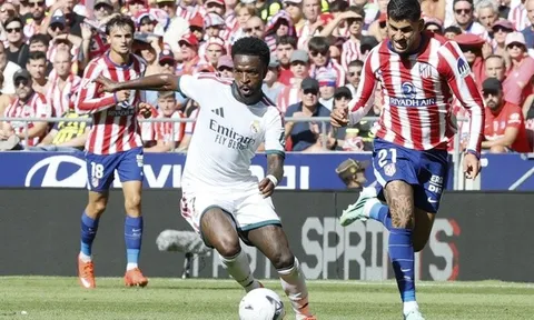 Chủ tịch Perez nổi giận đòi bỏ về ở trận derby Madrid