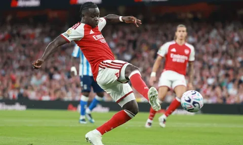CĐV Arsenal đòi loại bỏ Saka