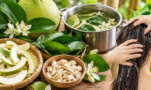 Cách gội đầu bằng 4 bộ phận hay bị bỏ đi của cây bưởi giúp tóc sạch gàu, mềm mượt