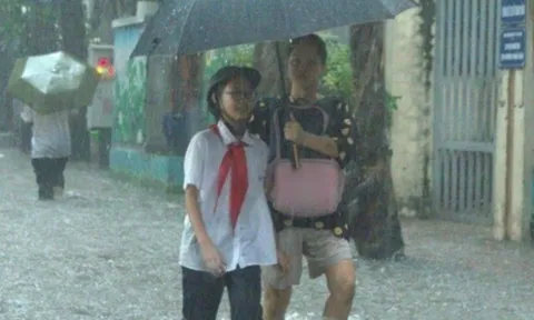 Xúc động tâm thư của hiệu trưởng ở TP.HCM, nhắn nhủ học sinh đảm bảo an toàn trong những ngày mưa lớn