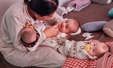 Cô gái 24 tuổi sinh 5 con cùng lúc với xác suất cực hiếm, người chồng sụt 11kg vì chăm con, 5 bé như thiên thần