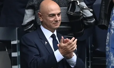 Daniel Levy nhận 27 triệu bảng sau khi bị Tottenham sa thải