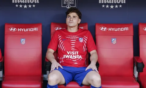 Barca rút lui, Arsenal rộng cửa mượn Alvarez
