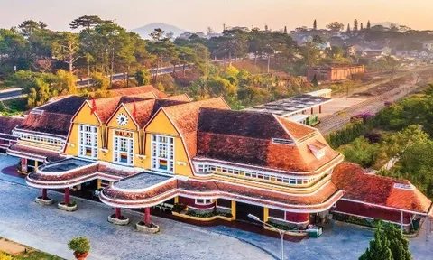 11 địa điểm du lịch nổi tiếng ở Đà Lạt, từ cao nguyên núi đồi đến hồ nước trong xanh, du khách thích mê
