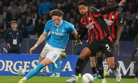 Vượt qua bệnh tim, McTominay trở lại tập luyện tại Napoli
