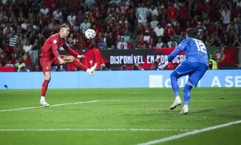 Craig Bellamy ngả mũ trước đẳng cấp của Ronaldo