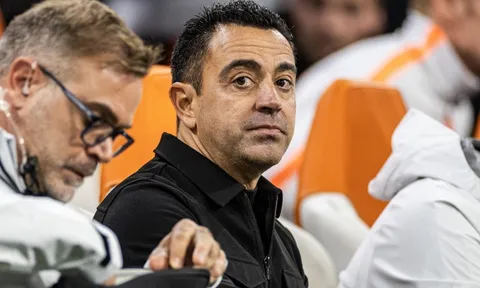 Xavi ca ngợi Ruben van Bommel là đẳng cấp thế giới