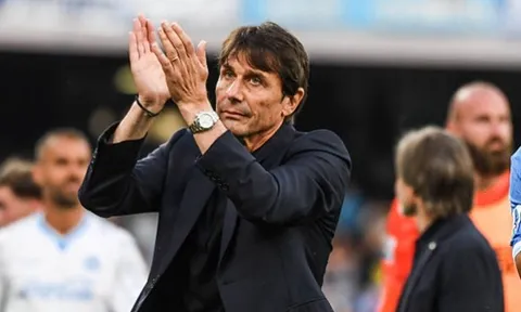 Hàng thủ vỡ vụn, Man Utd cần sa bàn 3 trung vệ của Conte