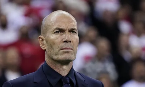 Zidane phá "lời nguyền" 32 năm ngày ra mắt tuyển Pháp