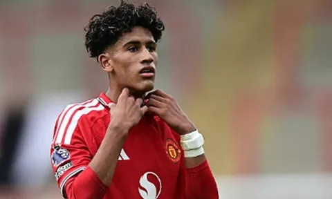 JJ Gabriel gây lục đục nội bộ học viện Man United