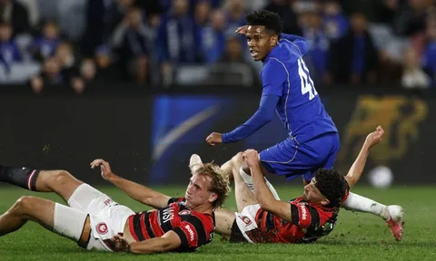 Barca theo dõi Estevao của Chelsea
