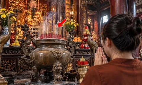 Thắp hương trước hay sau khi khấn vái mới ứng nghiệm