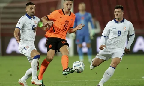 Van der Vaart chỉ ra "Xavi mới" của Hà Lan